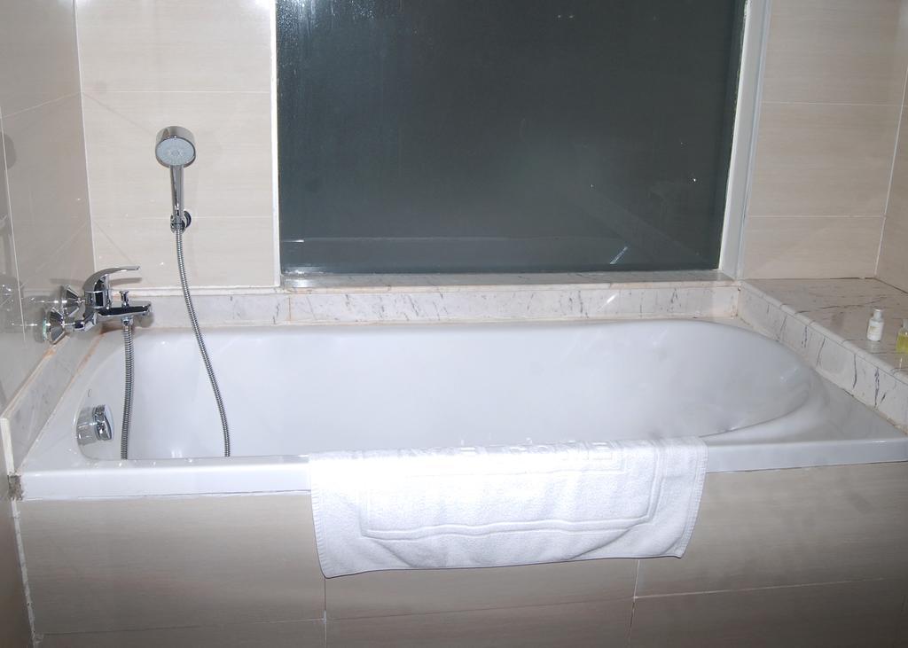 Man Myanmar Hotel Naypyidaw الغرفة الصورة